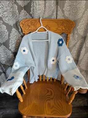 SHEIN Light Blue Cropped Floral Applique Cardigan